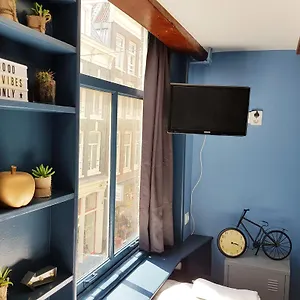 https://urban-vibes-guesthouse.amsterdamhotelsnl.com
