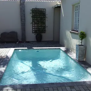 https://river-road-guest-house.port-elizabeth-hotel.com